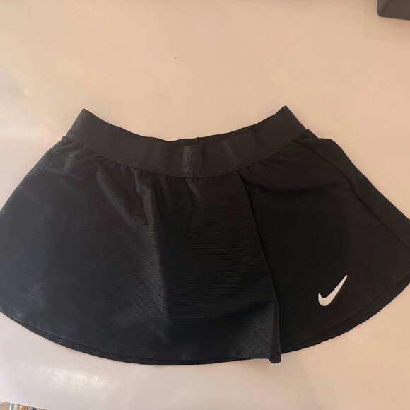 Nike Girl's Black Skirt - Picture 2 of 2